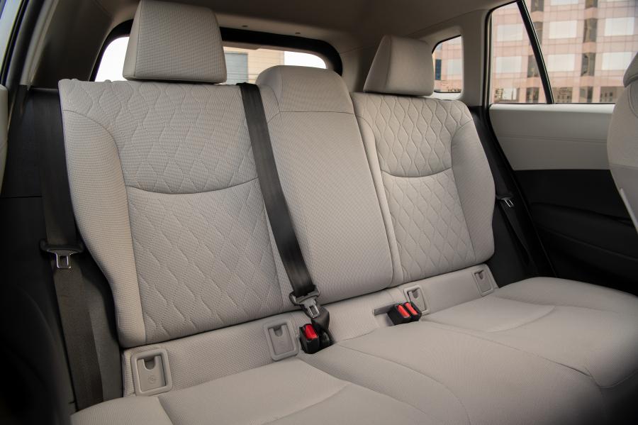 Интерьер Toyota Corolla Cross L 2021 года  (NA) (фото 16 из 18)